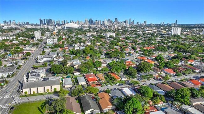 Building Photo - 536 NW 25th Ave