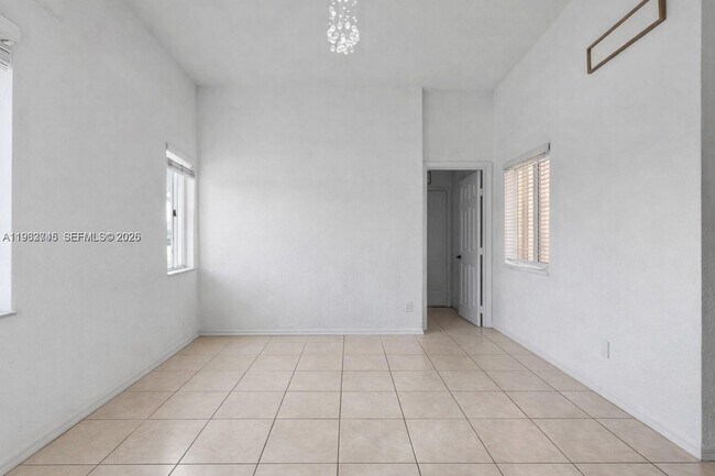 Building Photo - 2467 SE 19th St