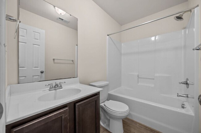 Building Photo - ONE MONTHS RENT FREE FOR THIS SPECIFIC 3 B...