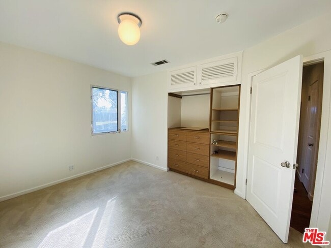 Building Photo - 3392 McLaughlin Ave