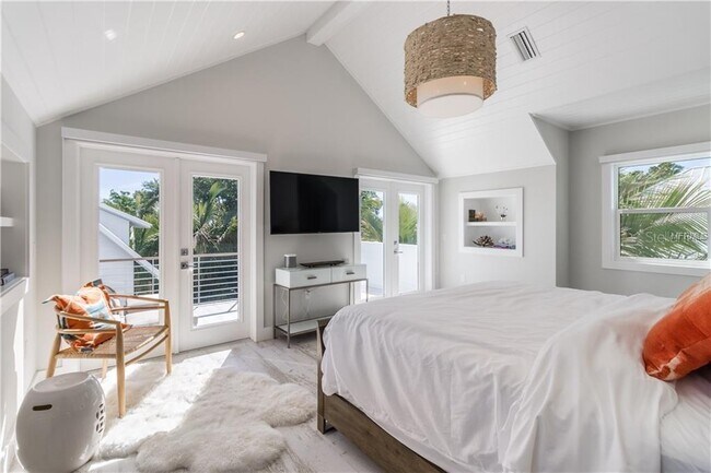 Building Photo - 580 Broadway St