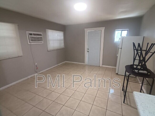 Building Photo - 2406 S 69th St