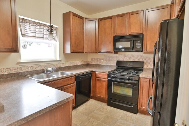 Building Photo - 3 Bedroom Single Family in Midtown with Pa...