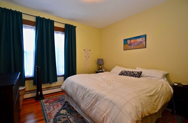 Building Photo - 106 Summer St