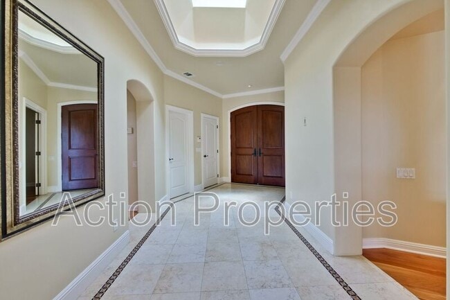 Building Photo - 450 Juanita Way