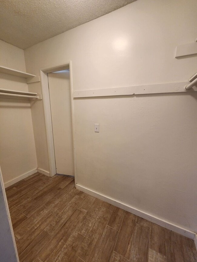 Building Photo - 6141 Abronia Ave