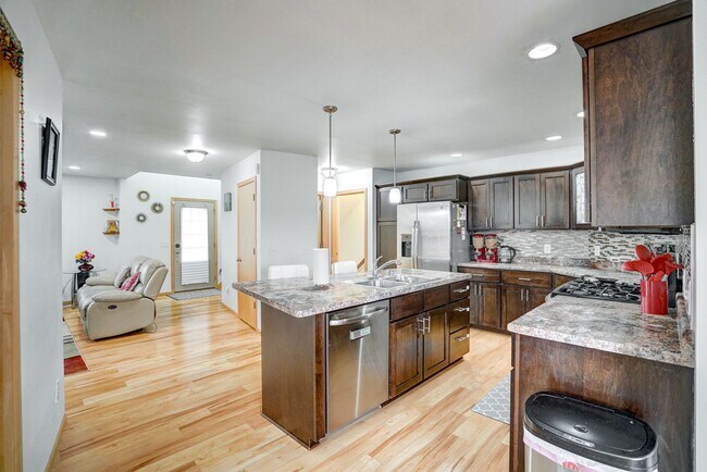 Building Photo - 818 Redan Dr