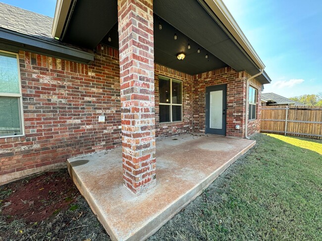 Building Photo - Beautiful 3 Bedroom Home in Azalea Farms i...