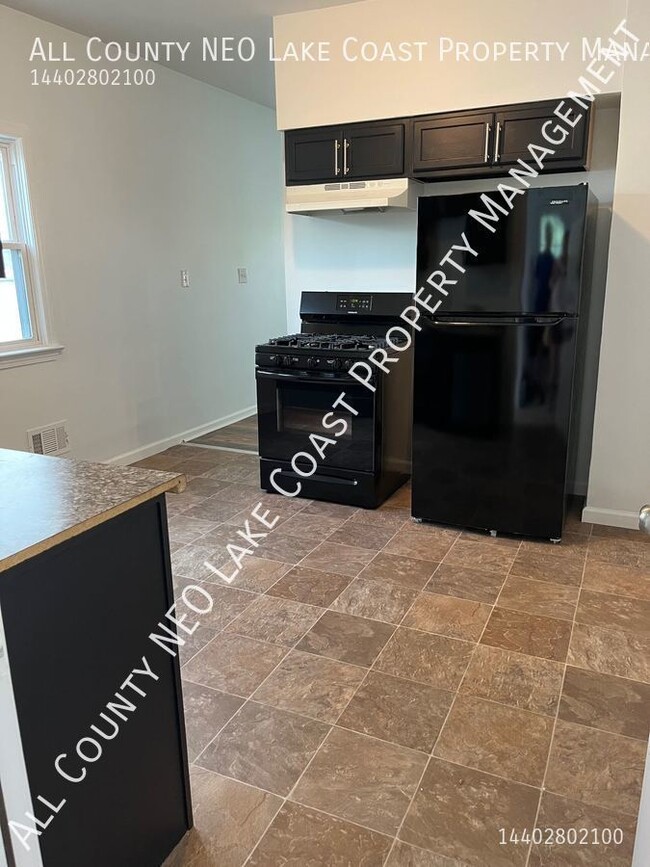 Building Photo - 2084 Dowd Ave