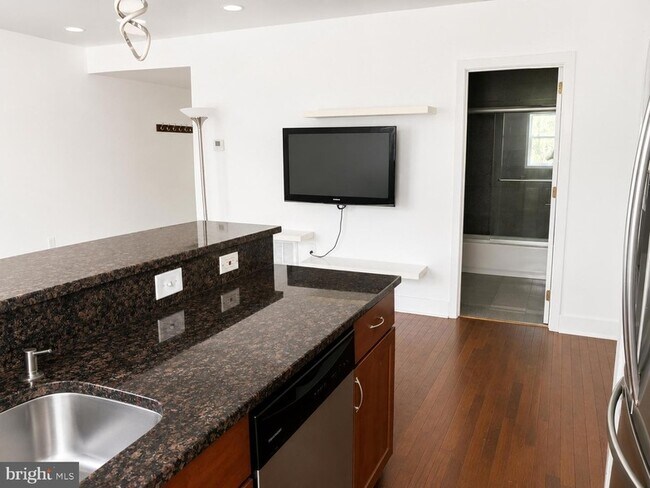 Building Photo - 1352 Longfellow St NW