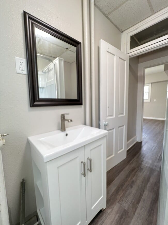 Building Photo - 1008 Rhomberg Ave