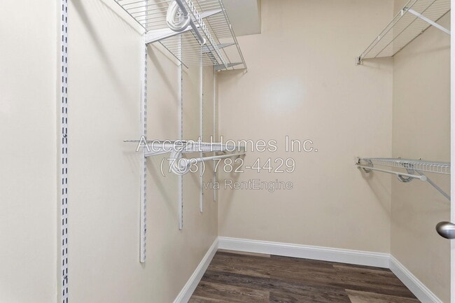 Building Photo - 10299 Wimbledon Pl