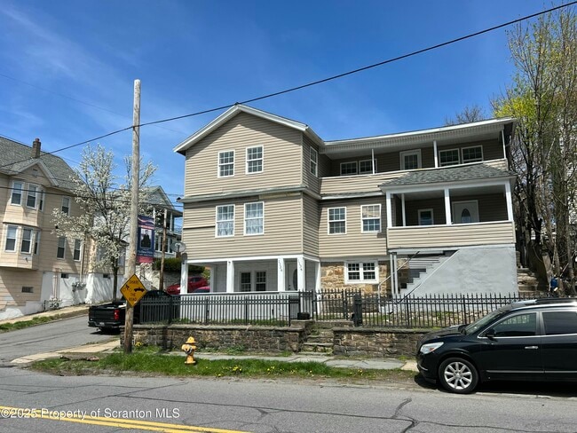 Building Photo - 1134-1134 Luzerne St