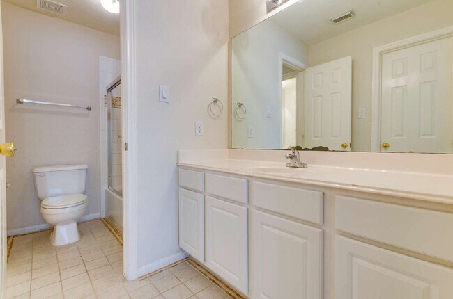 Building Photo - Spacious 5-Bedroom Home in Brazos Landing!