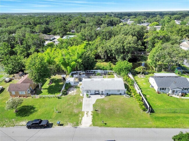 Building Photo - 4754 Lake Shore Dr