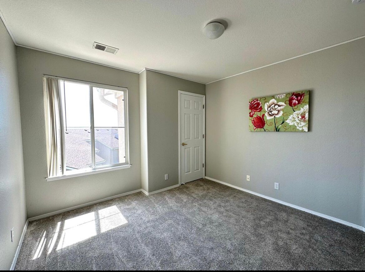 Building Photo - 3895 Strawberry Field Grv