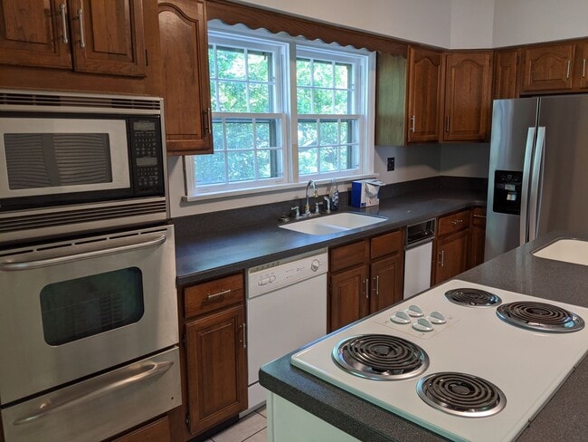 Building Photo - Spacious Home near Downtown Cincinnati