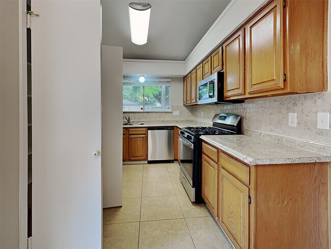 Building Photo - 7410 Soledad Dr