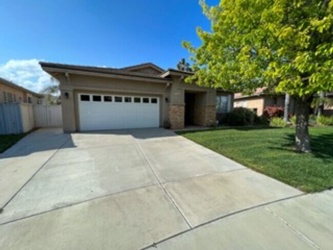 Primary Photo - Stunning 2 bedroom Single-Story Home on Me...