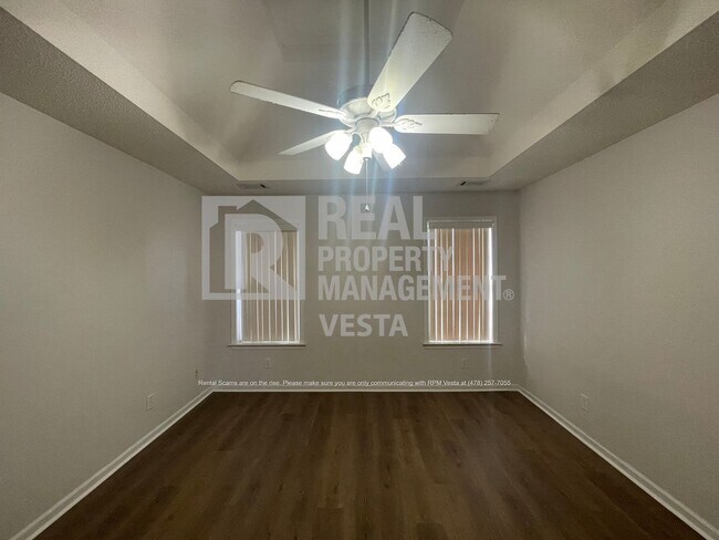 Building Photo - 102 Mulligan Ct