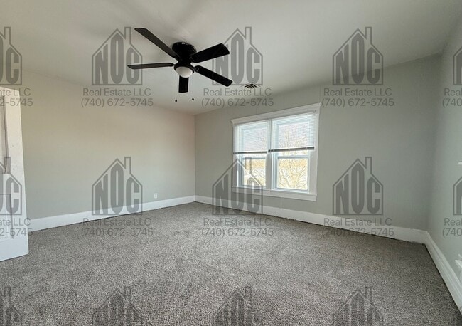 Building Photo - 1236 1/2-1236 1/2 E Locust St