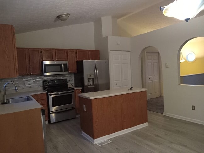 Building Photo - 3322 Beagle Blvd