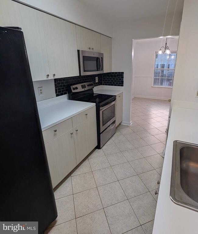 Building Photo - 702 Wind Ridge Dr