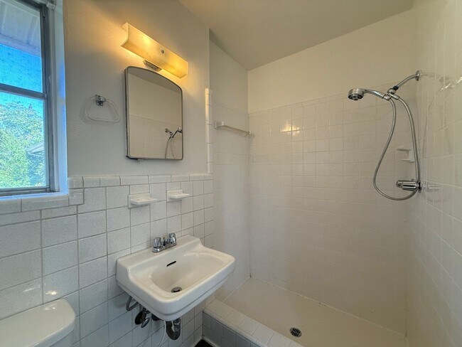 Building Photo - Walk to St. Edwards University!-2711 Little John