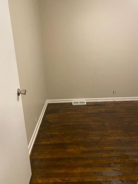 Building Photo - 319 Pleasant St