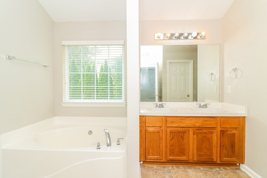 Building Photo - 159 Millstone Glen