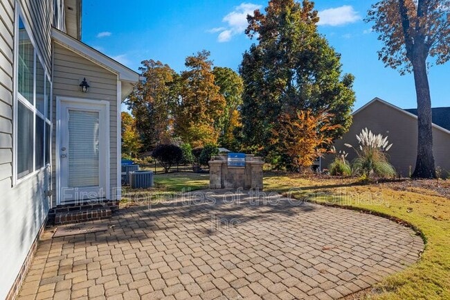 Building Photo - 6012 Thorburn Way