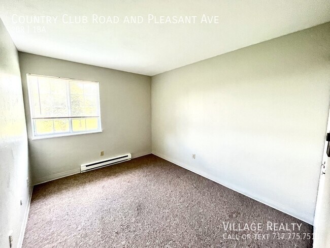 Building Photo - 611 Country Club Rd