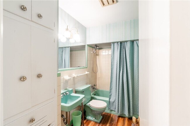 Building Photo - 3 Bedroom Home in Convenient Location