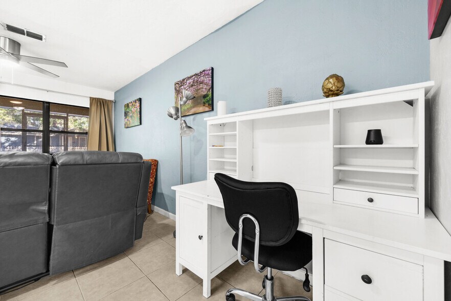 Building Photo - 735 SE 4th Ave