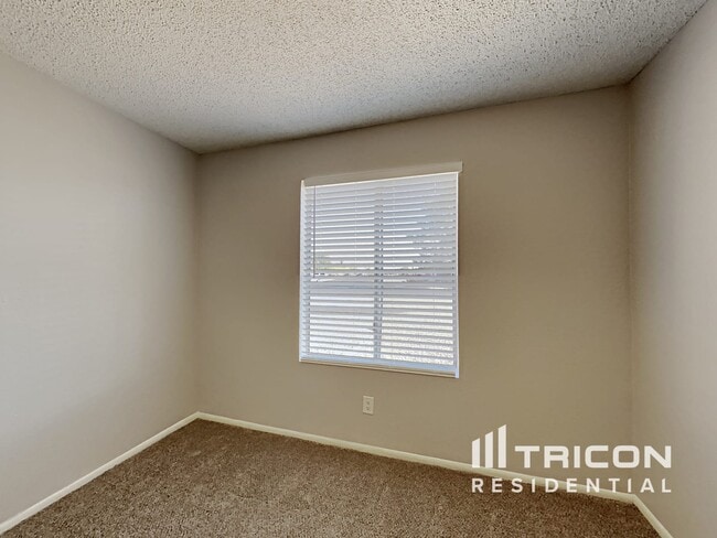 Building Photo - 11222 N 80th Dr