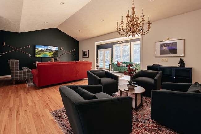 Building Photo - 33 Pinners Ln