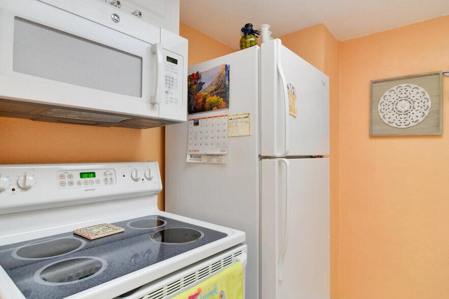 Building Photo - 8921 Blind Pass Rd