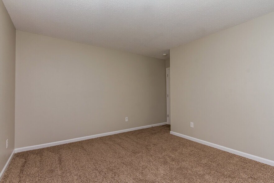 Building Photo - 5617 Sweet River Dr