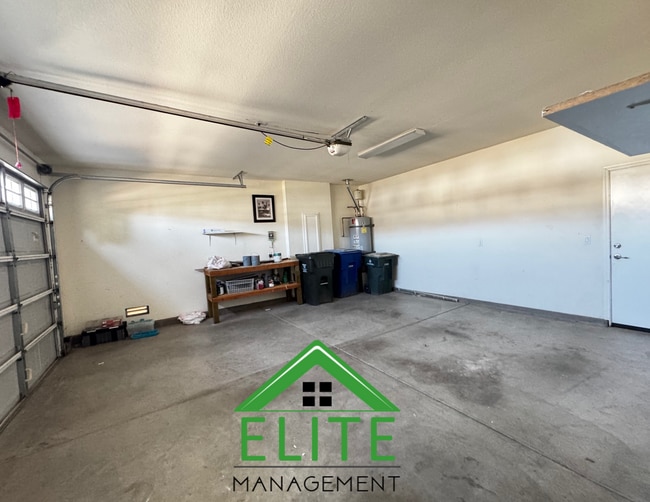 Building Photo - Beautiful 3 Bedroom, 2 Bath Home in Desira...