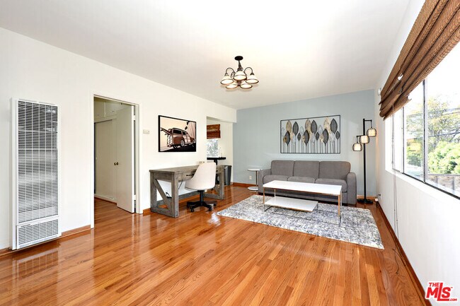 Building Photo - 3743 McLaughlin Ave