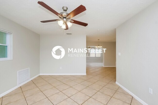 Building Photo - 3 Bedroom Pet-Friendly Home in SARASOTA, FL with Main Street Renewal