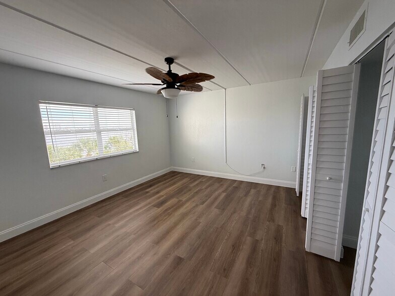 Building Photo - 3131 S Ridgewood Ave