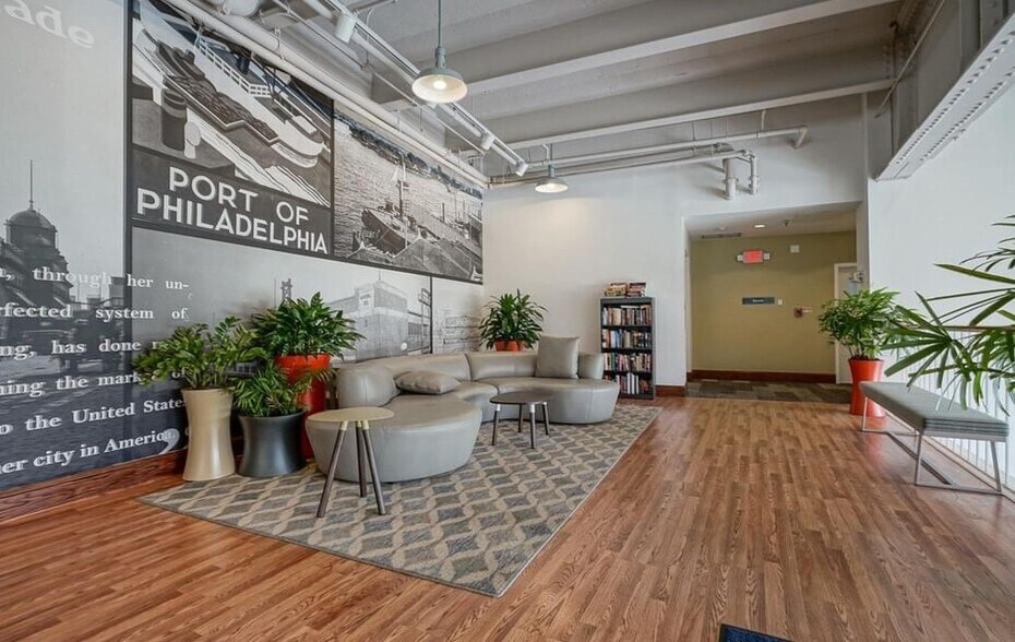 Building Photo - 3 N Christopher Columbus Blvd