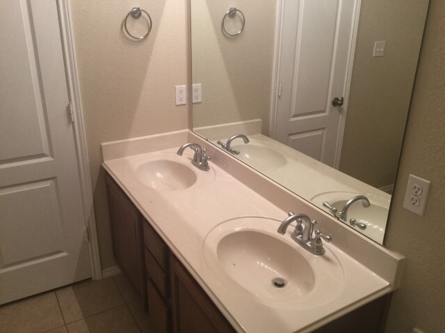 Building Photo - 6233 Brooklynn Dr