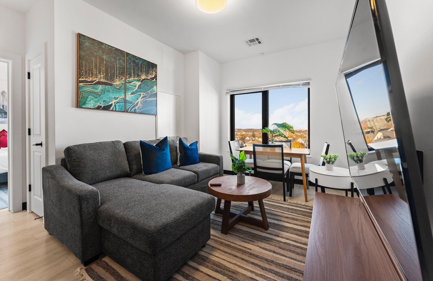 Building Photo - 600 Broadway-SI ID1240271P