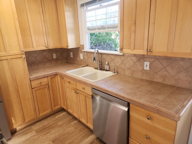 Building Photo - 5440 W 140th St