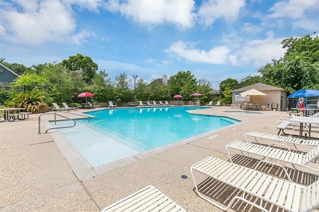 Building Photo - 10910 Scenic Dr