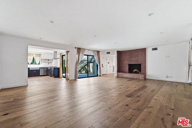 Building Photo - 393 Huntley Dr