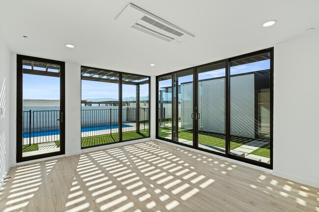 Building Photo - 13848 Scenic Crest Cir