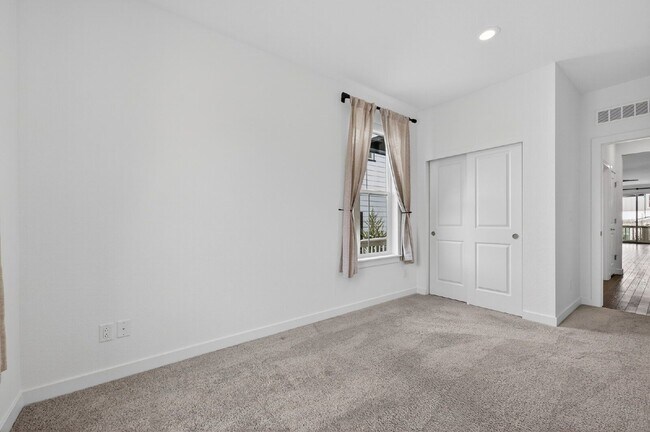 Building Photo - 6311 Stable View St